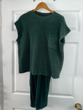 Sleeveless Knit Pocket Sweater Vest in Dark Green